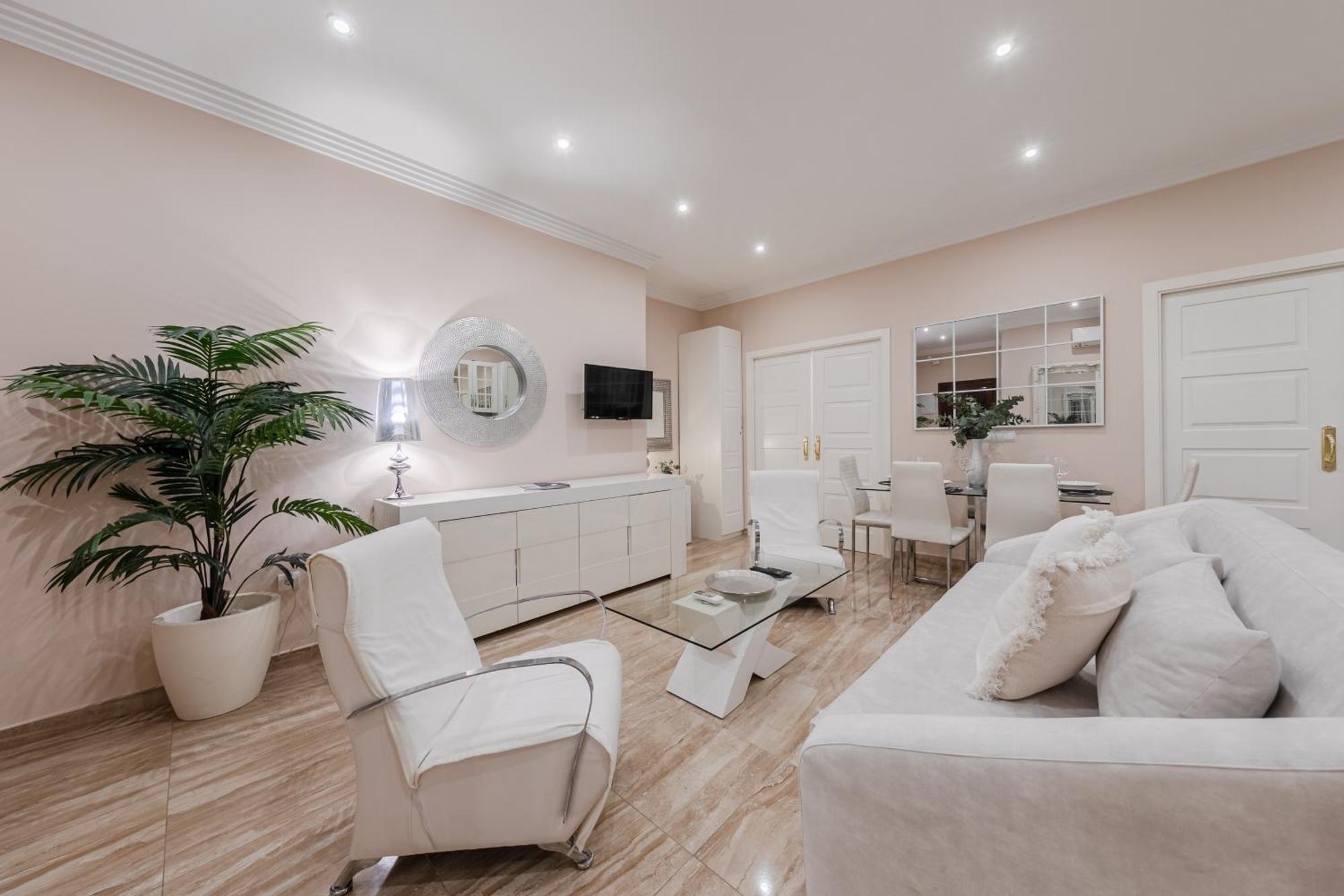 Isg Jose De Velilla Centro Parking Apartment Seville
